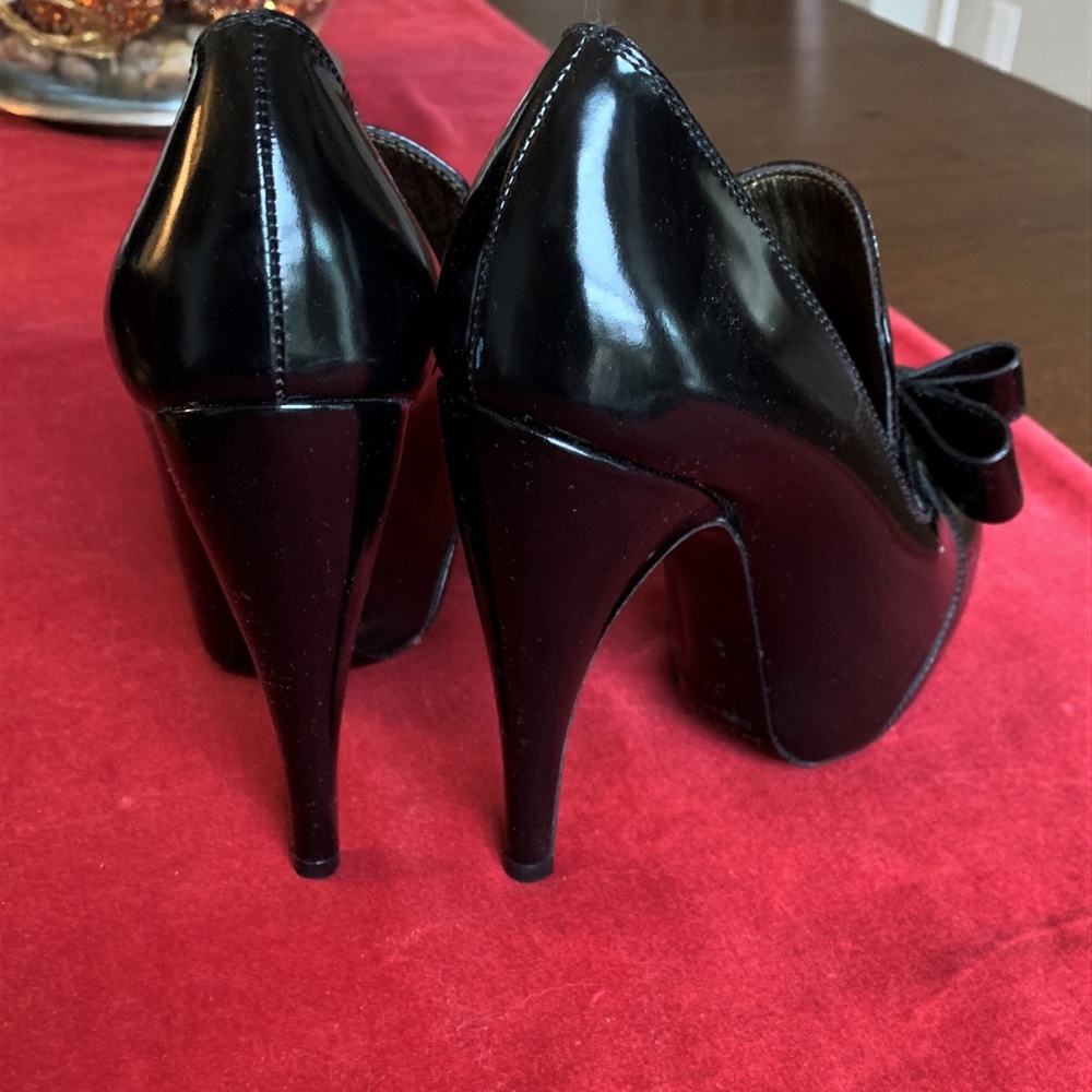 LANVIN BLACK PATENT HEELS BOOTIES LOAFERS 37 or 7 - Picture 4 of 8